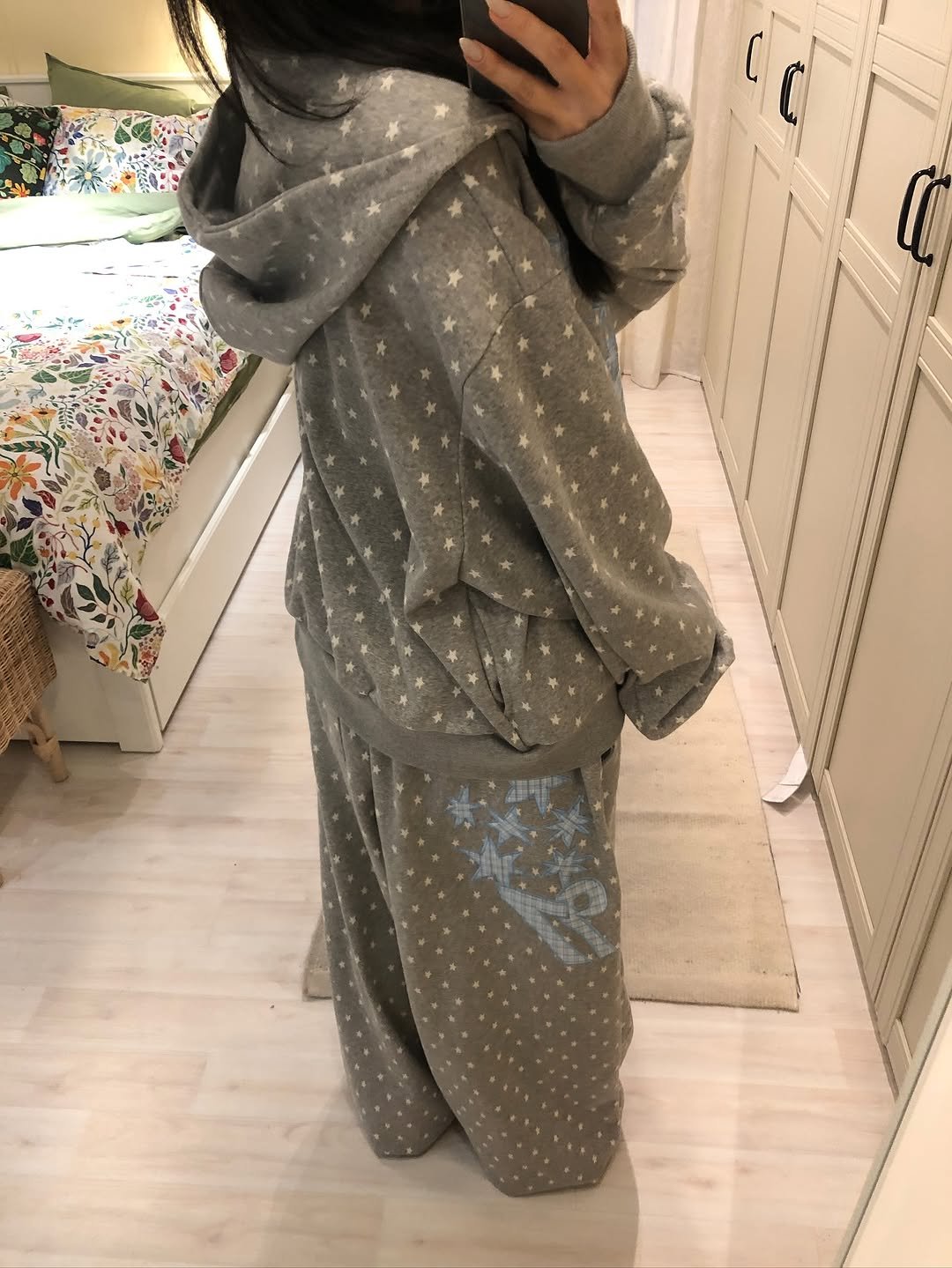 Photo by 베으 on October 18, 2025. May be an image of sleepwear.