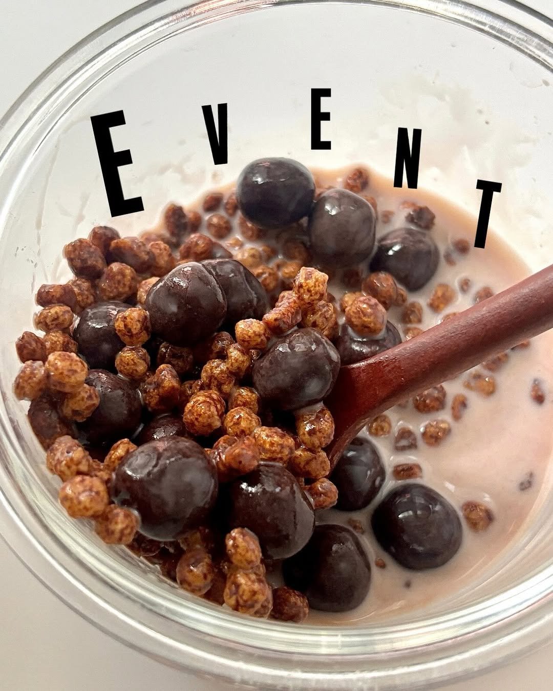 Photo by 승진 / JIN on March 29, 2026. May be an image of blueberries, granola, yogurt, chocolate milk, cereal and text that says 'E! E EVEN V E N T'.