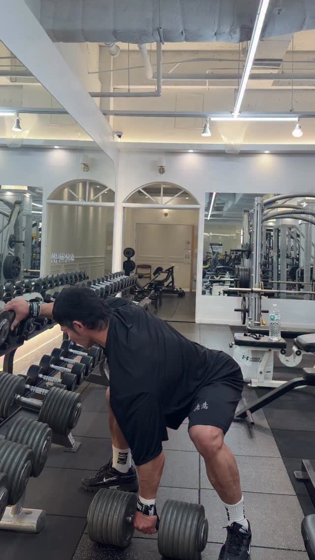 beast_best_park 게시물 이미지: 덤벨로우 150lbs(68.04kg) 역시 원암 덤벨로우는 묵직하게 해줘야 등이...