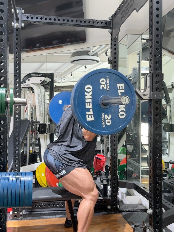 beast_best_park 게시물 이미지: 뒷다리 는 역시 벤치스쿼트로 시작10회기준 최고중량 최대반복 
원레그 스플릿스쿼트...