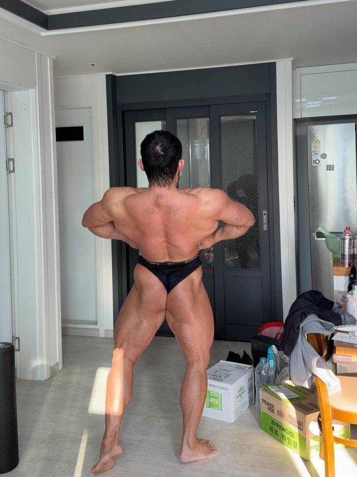 beast_best_park 게시물 이미지: 등운동 루틴 
1.턱걸이 그리고 슈퍼맨풀다운 
2.바벨로우 
 위에서 뽑아서 오버...