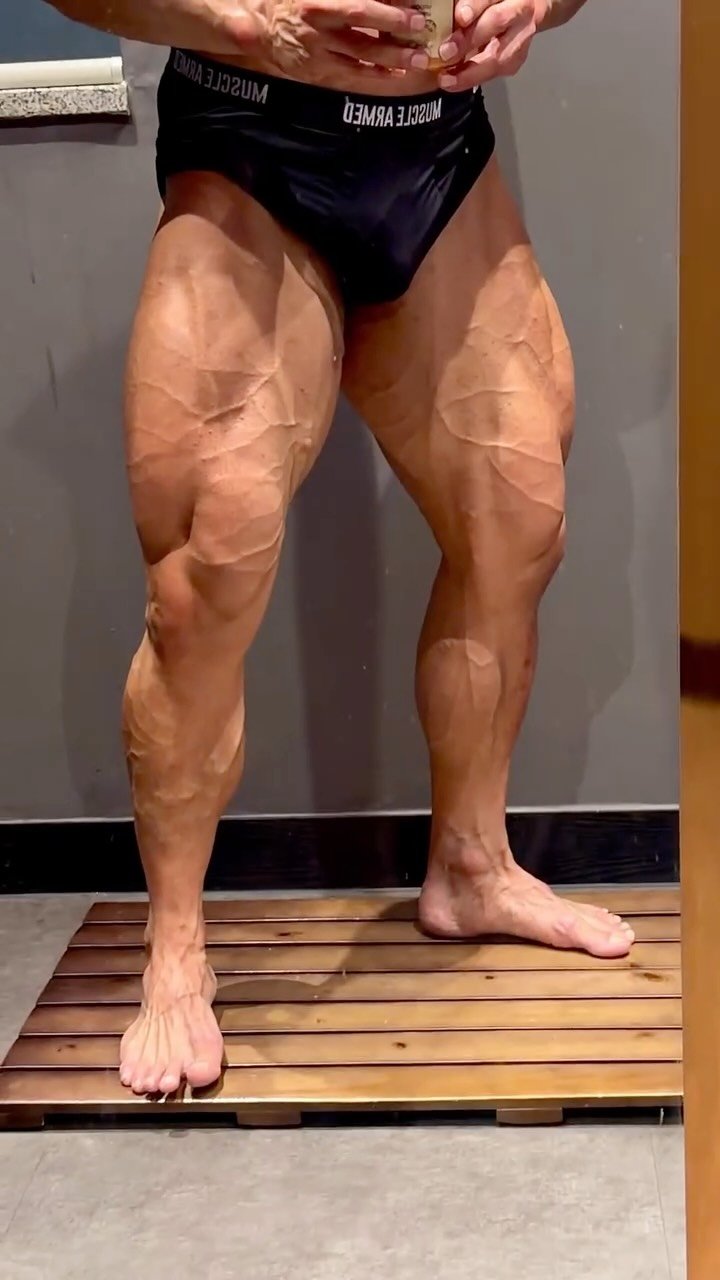 beast_best_park 게시물 이미지: 오늘 태닝하며 하체체크 !!!
 예전처럼 운동하고나면 며칠을 띵띵 부어 있지도 않고...