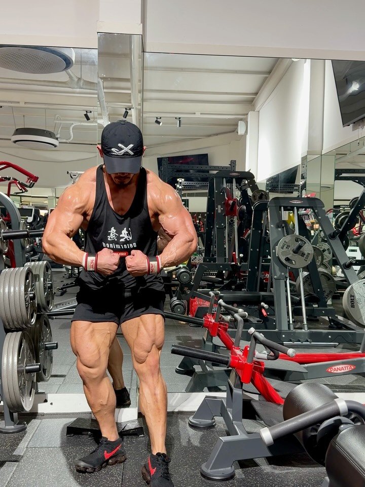 beast_best_park 게시물 이미지: 어깨운동 루틴 !! 
1.덤벨프레스 
2.비하인드 랫풀다운 
3.머신숄더프레스...