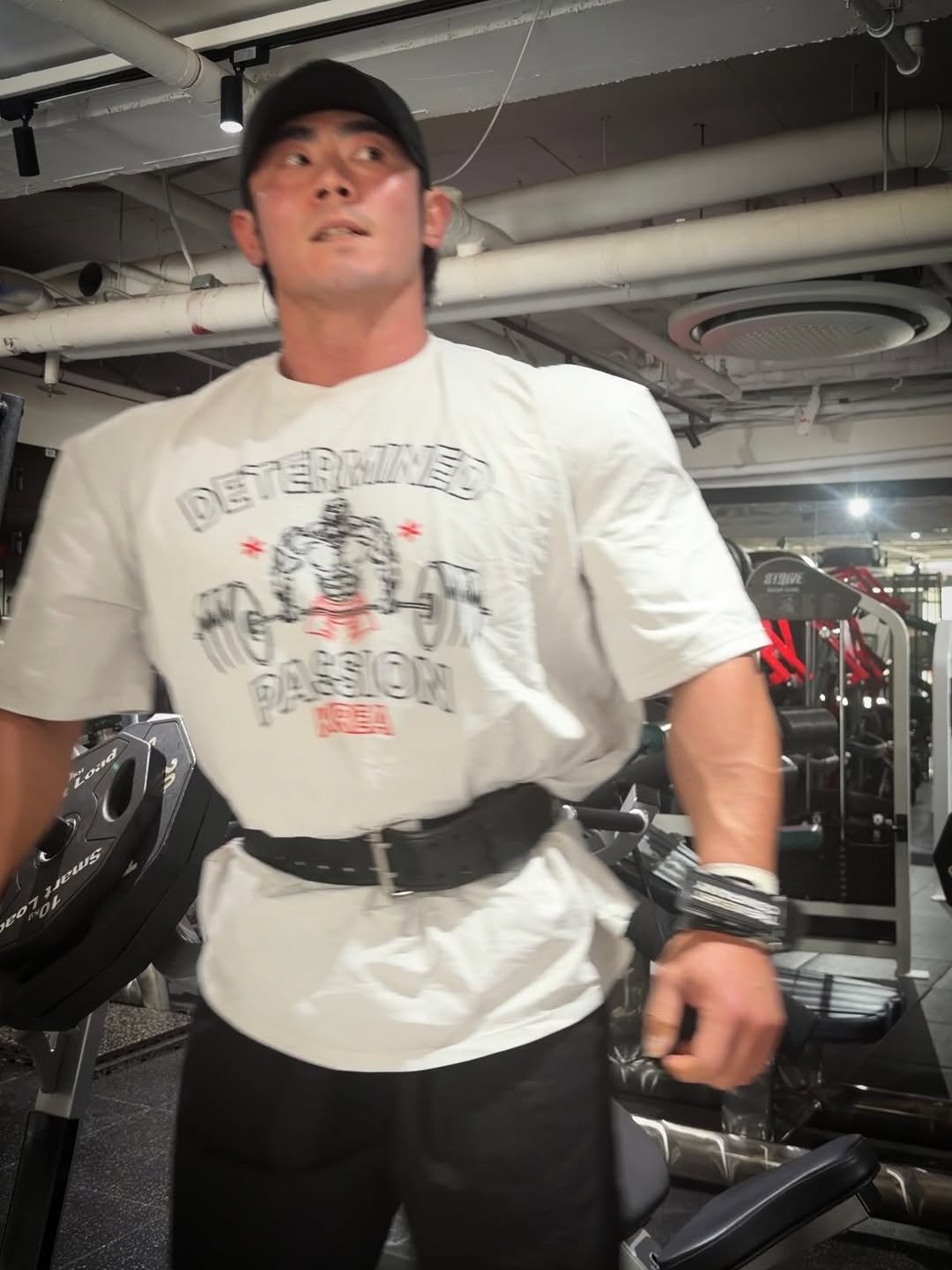 Photo by 🇰🇷IFBB_PRO_Park seong su💎남천동pt.광안리pt.대연동pt on February 20, 2026. May be an image of one or more people, biceps, people bodybuilding, dumbbell, barbell and text.