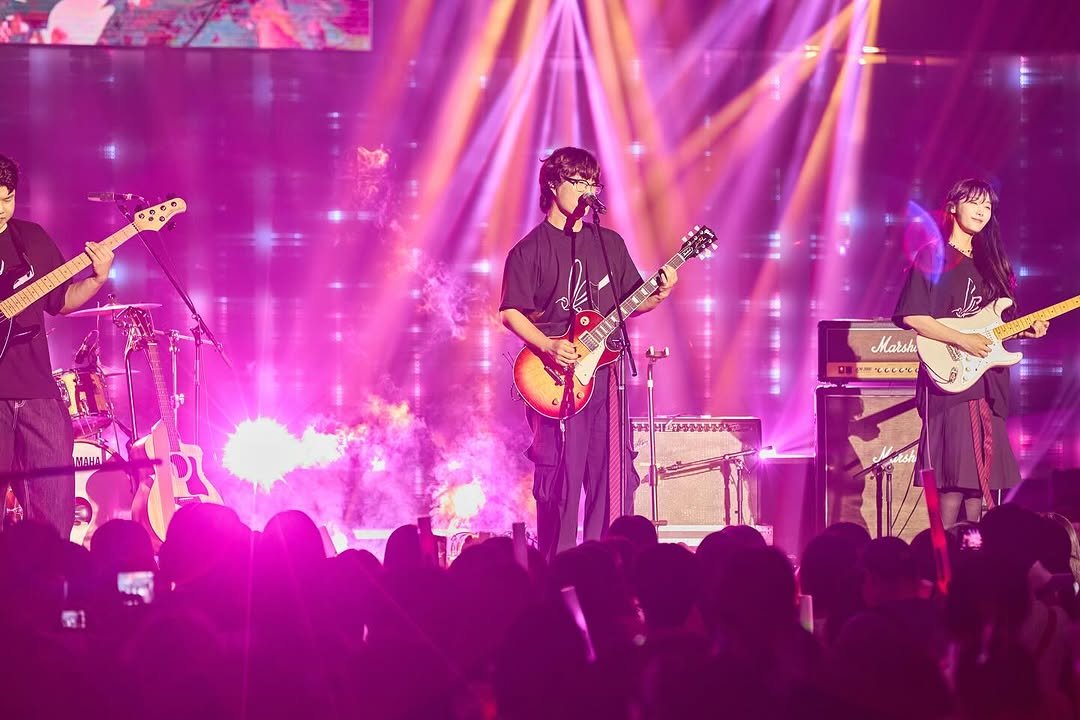 Photo shared by 뷰티풀너드 on June 17, 2025 tagging @gangmintical, @onlychildkim, @cjaewoo_97, @1nesus, and @reddragonfly_official. May be an image of 5 people, guitar, concert and text.