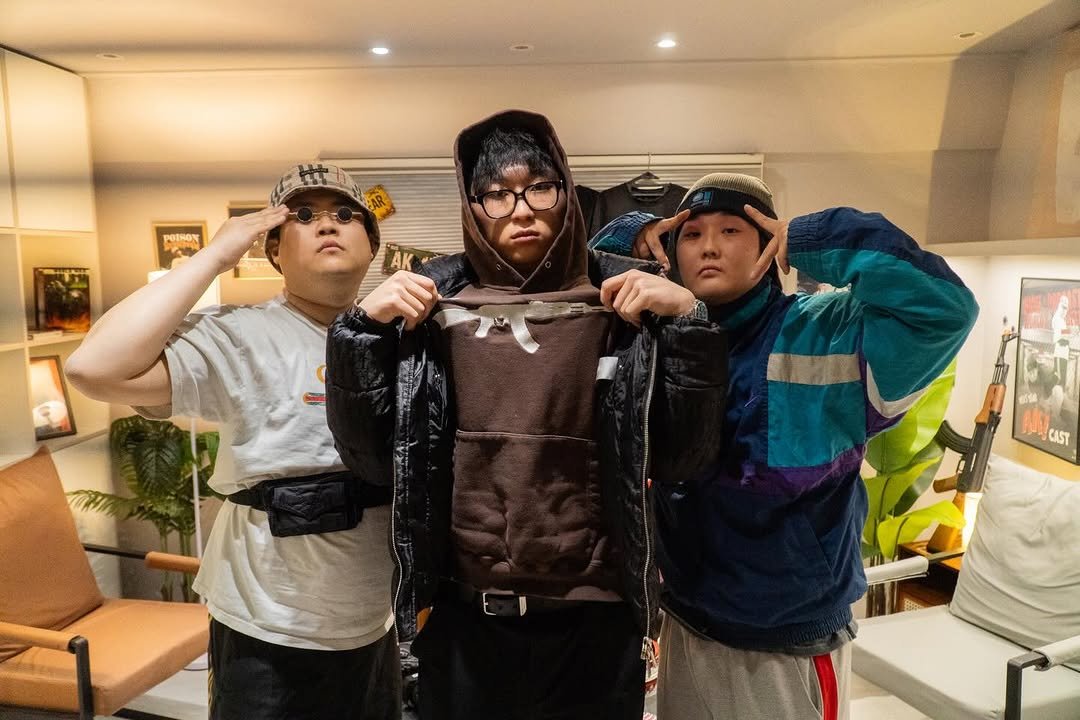 Photo shared by 뷰티풀너드 on January 09, 2026 tagging @gangmintical, @cjaewoo_97, and @ksmartboi. May be an image of one or more people, parka and text that says 'Cth POINON AK AST'.