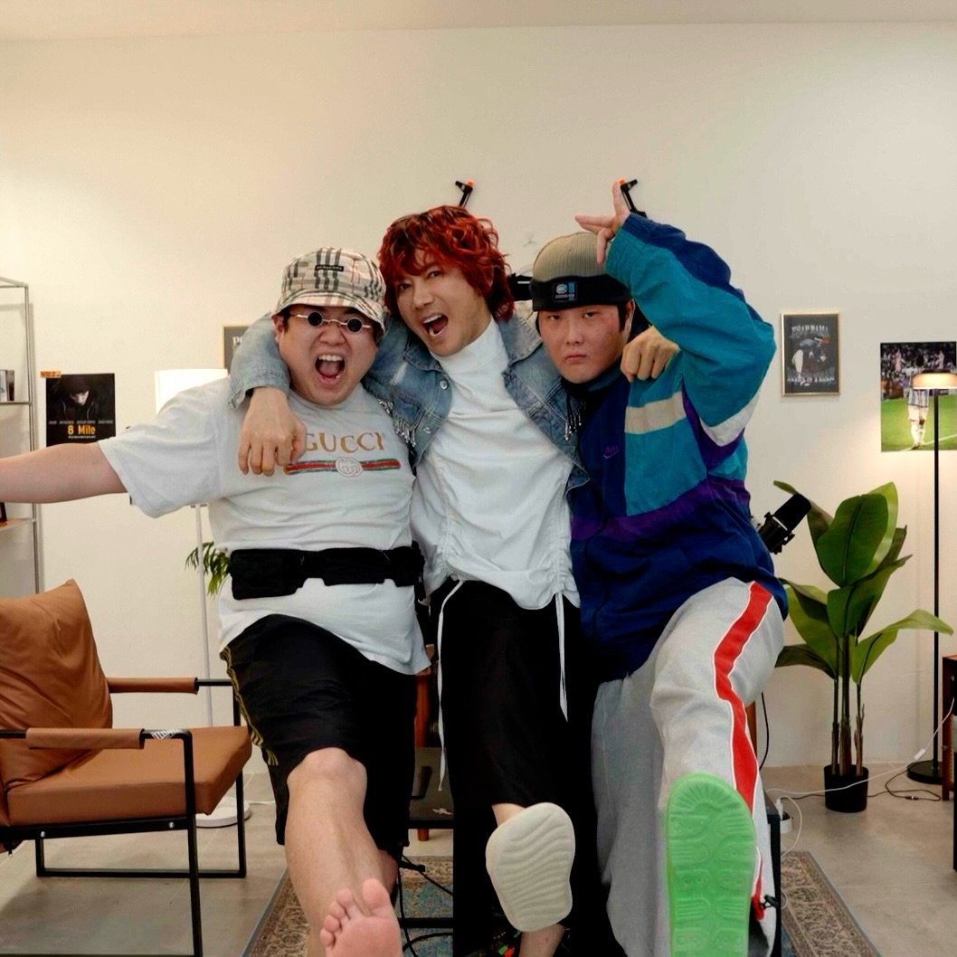 Photo shared by 뷰티풀너드 on March 26, 2026 tagging @concert_kim. May be an image of one or more people, bangs, costume, sweatpants and text.