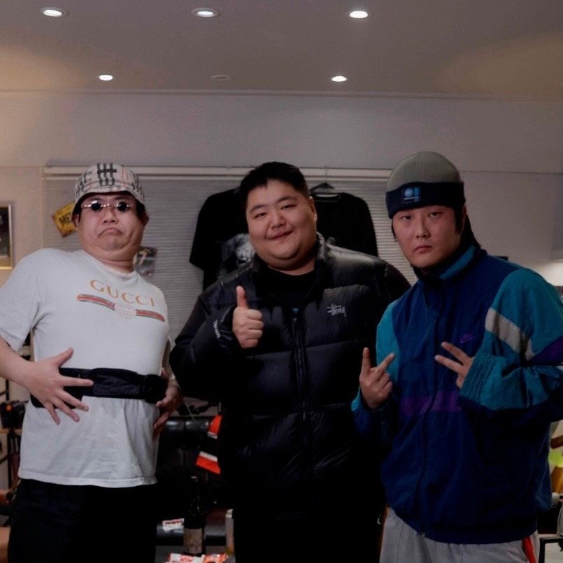 Photo shared by 뷰티풀너드 on January 30, 2026 tagging @rhdgurwns2. May be an image of skateboard, sportswear, parka and text that says 'GUCCI'.