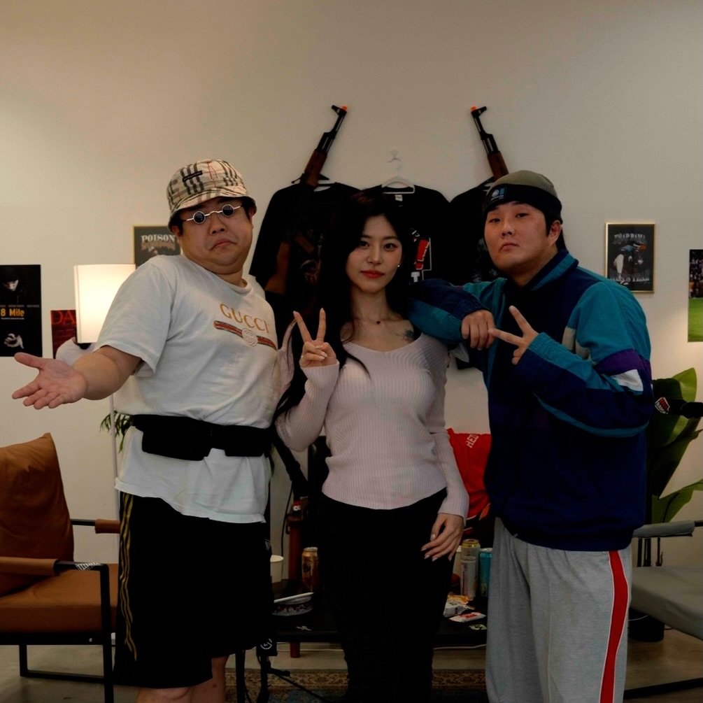 Photo shared by 뷰티풀너드 on March 12, 2026 tagging @sheknoh. May be an image of standing, sling and text that says 'POTON GUCCI'.