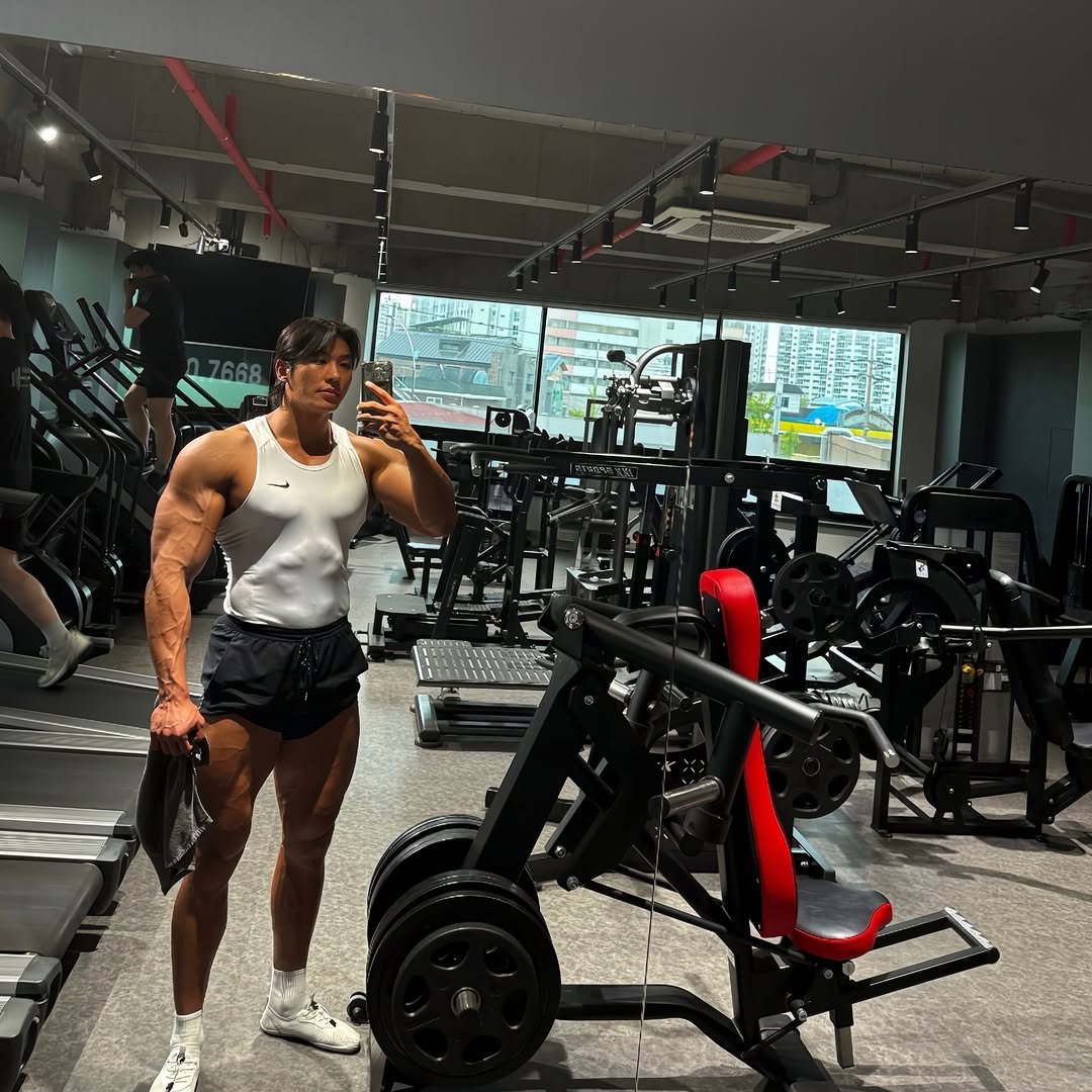 beauty_beast_190 게시물 이미지: .190cm 105kg
간만에 옷 입고 올리는...