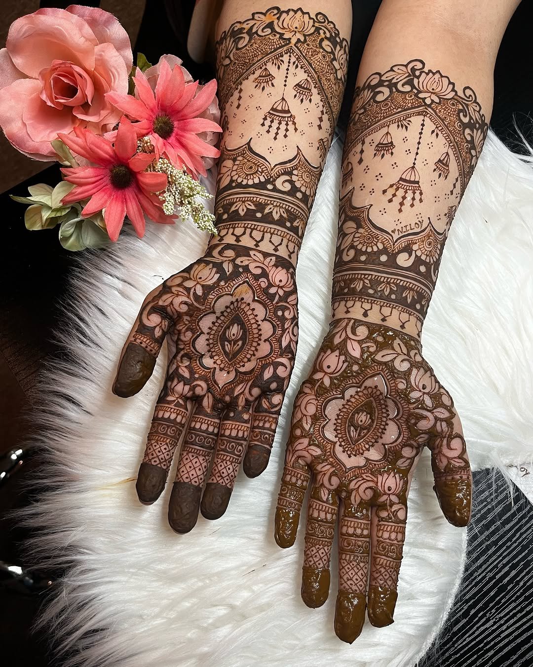 Photo by Beauty_by_simer/Winnipeg threading/waxing/mehndi/Laser on May 15, 2025.