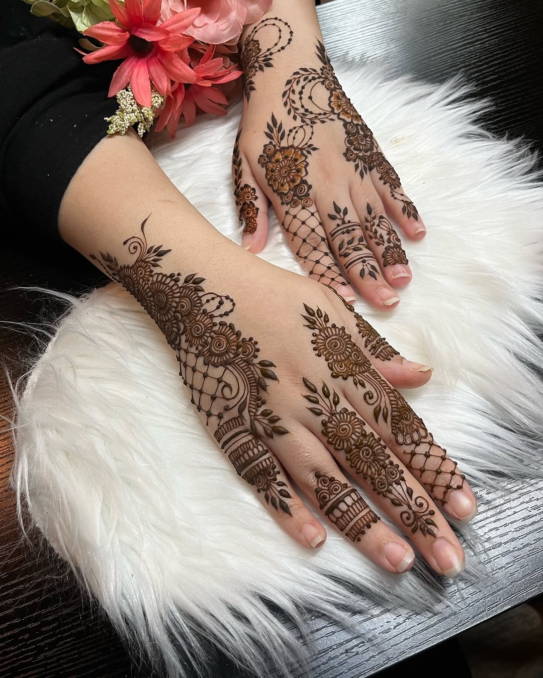Photo by Beauty_by_simer/Winnipeg threading/waxing/mehndi/Laser on March 28, 2025.