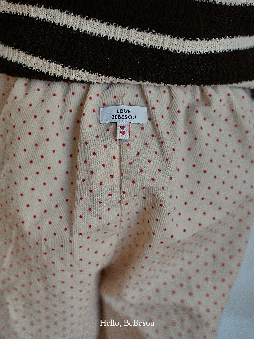 Photo by 베베소유 B̲B̲ㅣ아동복 on August 17, 2025. May be an image of sleepwear and text that says 'NeWAwIk LOVE BEGESOU Hello, Hello,BeBesou BeBesou'.