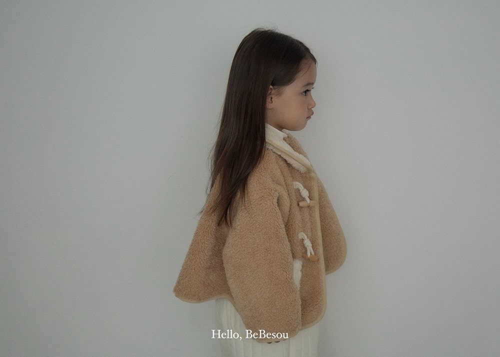 Photo by 베베소유 B̲B̲ㅣ아동복 on October 04, 2025. May be an image of 1 person, child, duffle coat, overcoat, knit, turtleneck, cardigan and text.