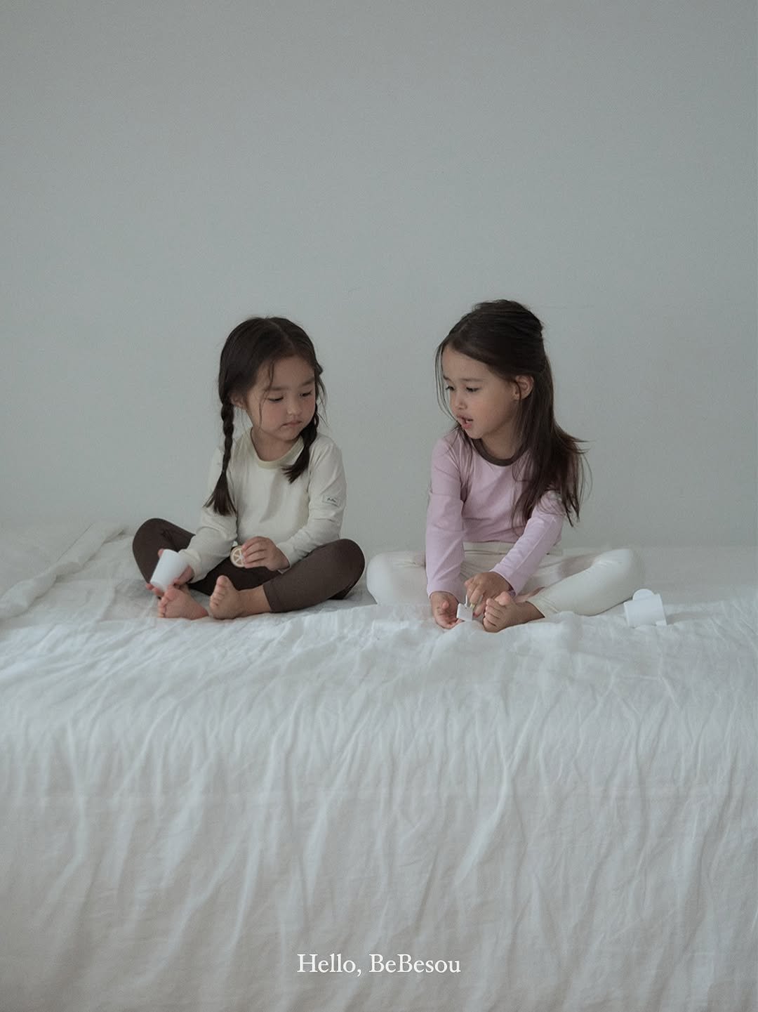 Photo by 베베소유 B̲B̲ㅣ아동복 on October 03, 2025. May be an image of 2 people, braids, baby, sleepwear and text.