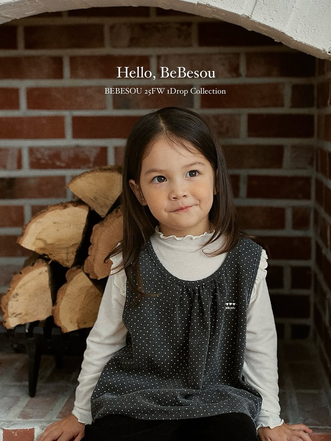 Photo by 베베소유 B̲B̲ㅣ아동복 on August 14, 2025. May be an image of 1 person, baby, smiling, fireplace, turtleneck, hearth, brick wall and text that says 'Hello, ,BeBesou BeBesou BEBESOU BEBESOU2FWIDrop 25FW IDrop Collection'.