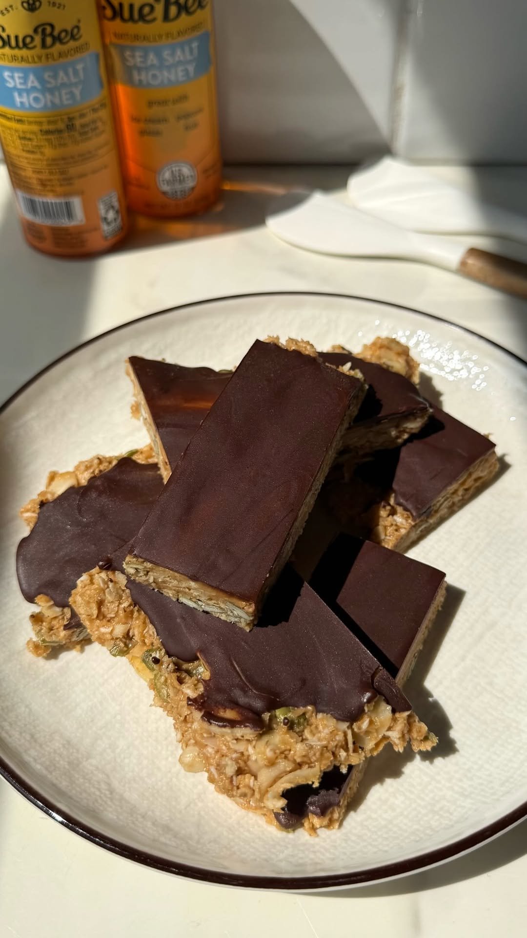 behindthesnack 게시물 이미지: homemade snacks ftw 😍these bars are so easy to...