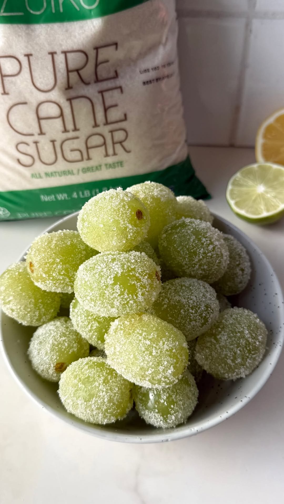 behindthesnack 게시물 이미지: grapes just got a major glow up 😍these sour...