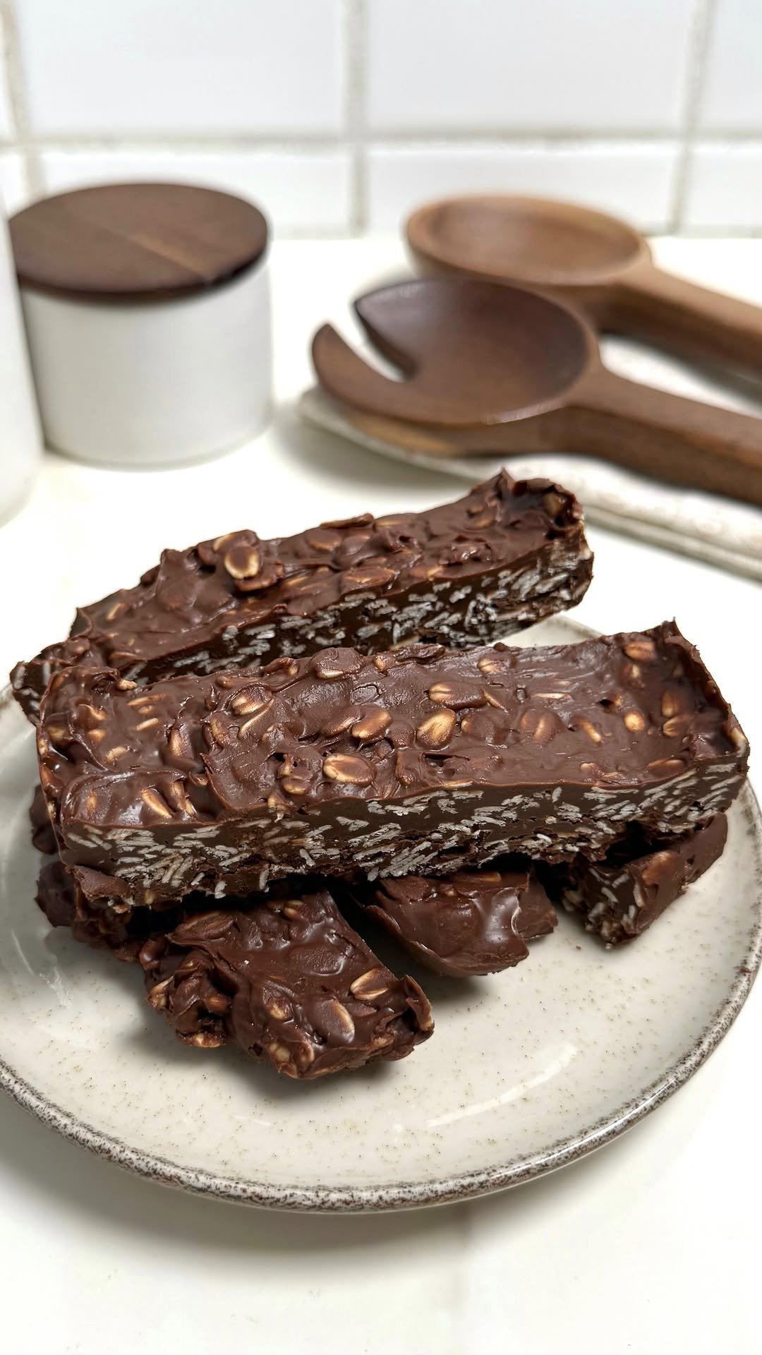 behindthesnack 게시물 이미지: oats taste better in chocolate bar form 😍...