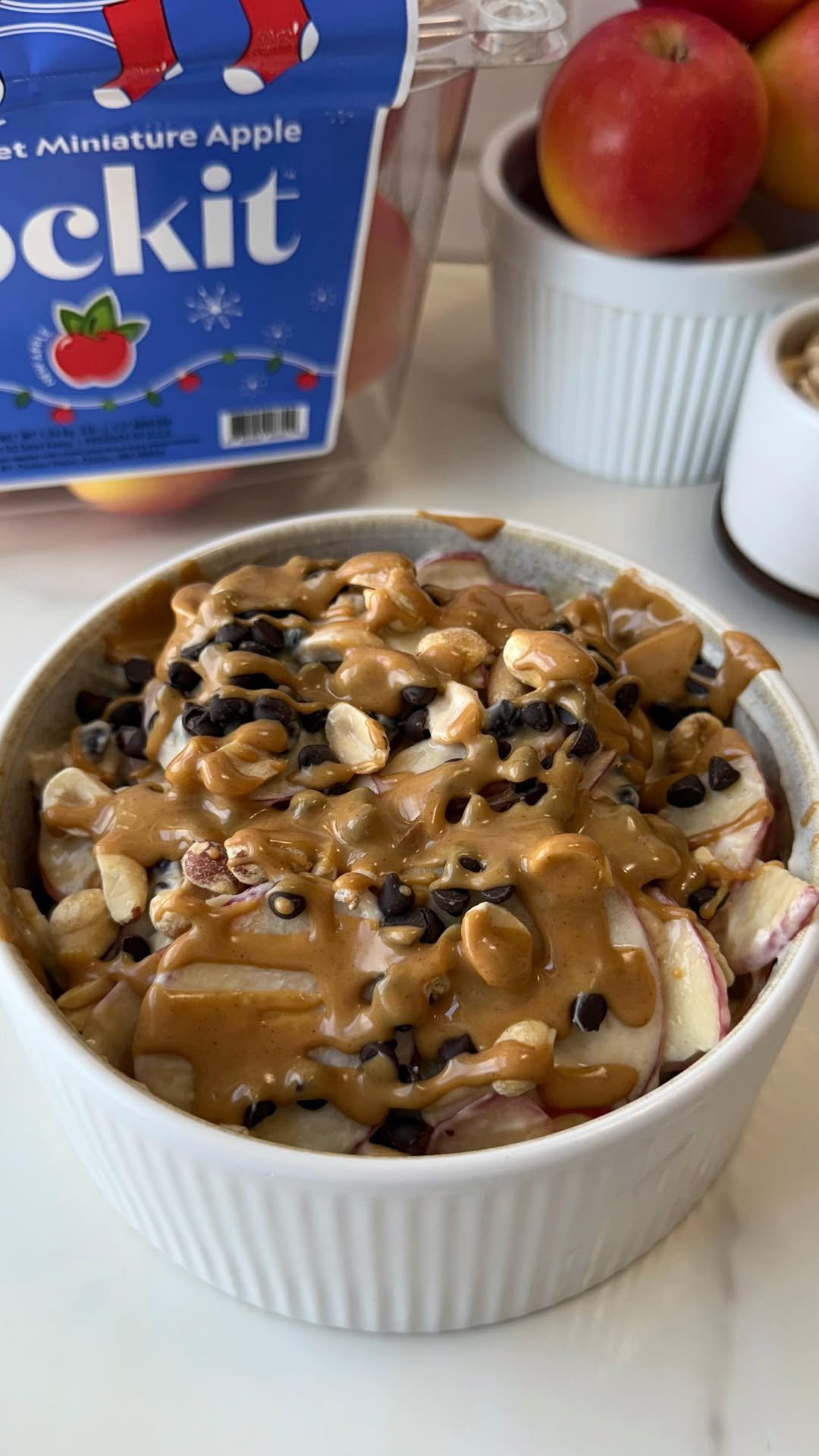 behindthesnack 게시물 이미지: find me a better salad 😍this viral caramel...