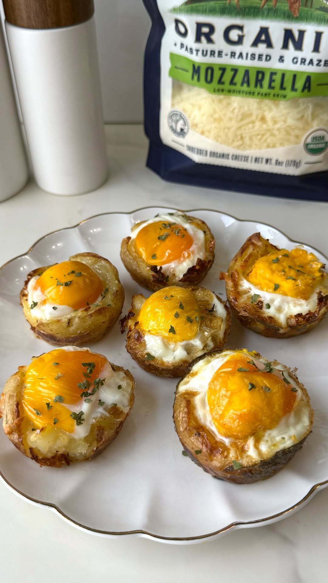 behindthesnack 게시물 이미지: the perfect way to start the day 😍 these...