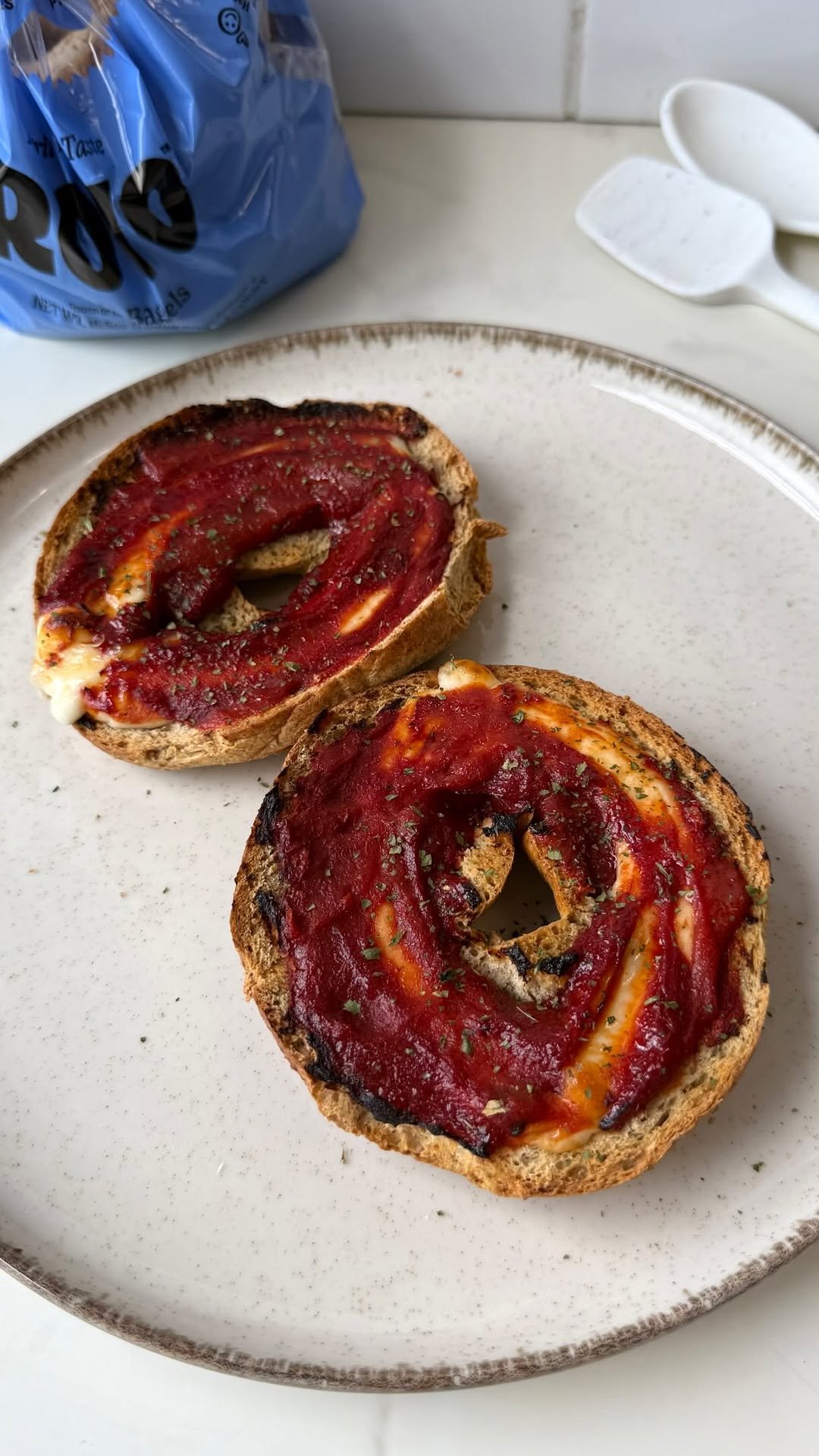 behindthesnack 게시물 이미지: pizza bagel never looked better 😍 this stuffed...