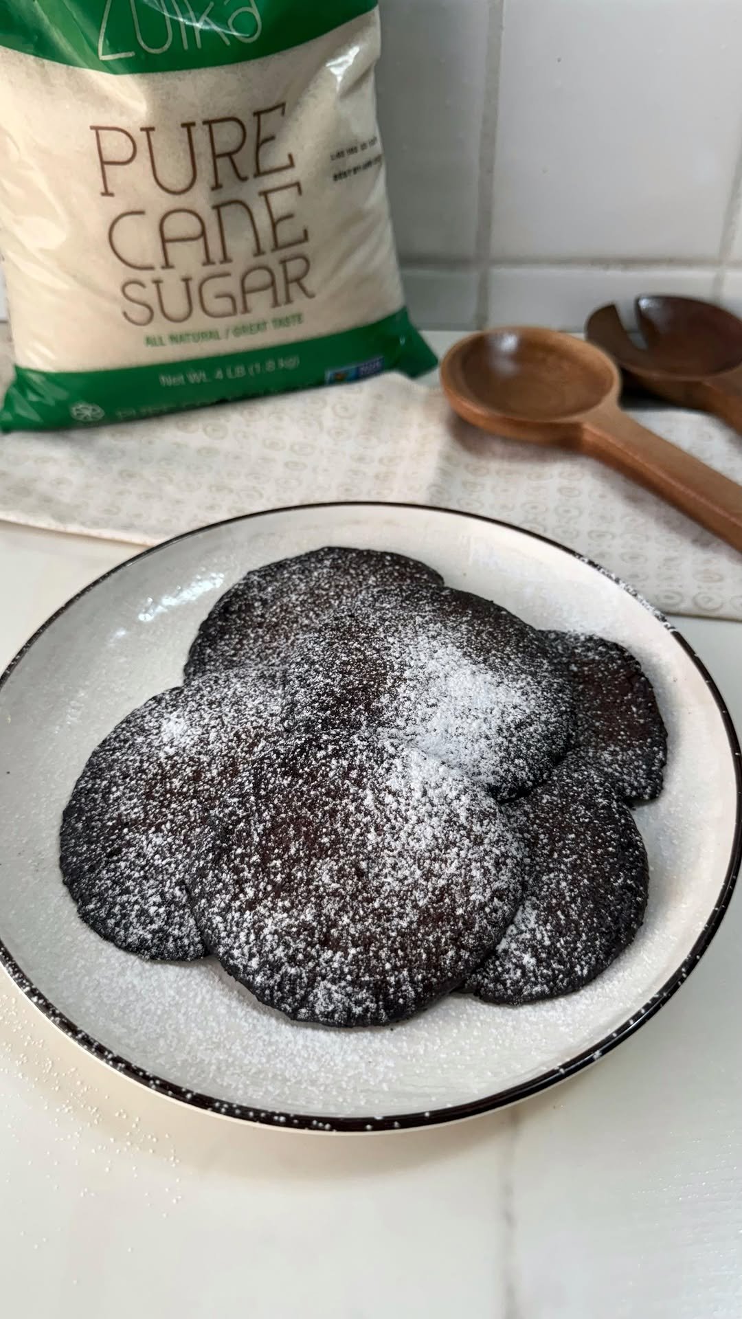 behindthesnack 게시물 이미지: hot chocolate 🤝cookies 😍these are the perfect...