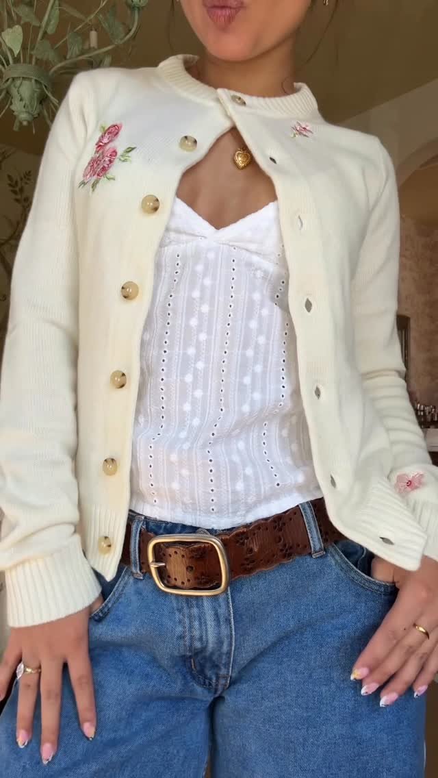 belajuliana_ 게시물 이미지: casual spring outfit ☕️

Cardigan @houseofcb...