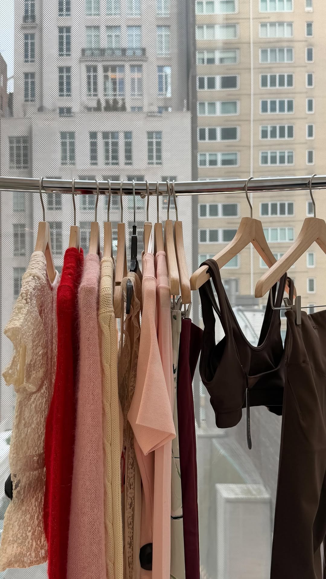 belajuliana_ 게시물 이미지: going back to in store shopping because this...