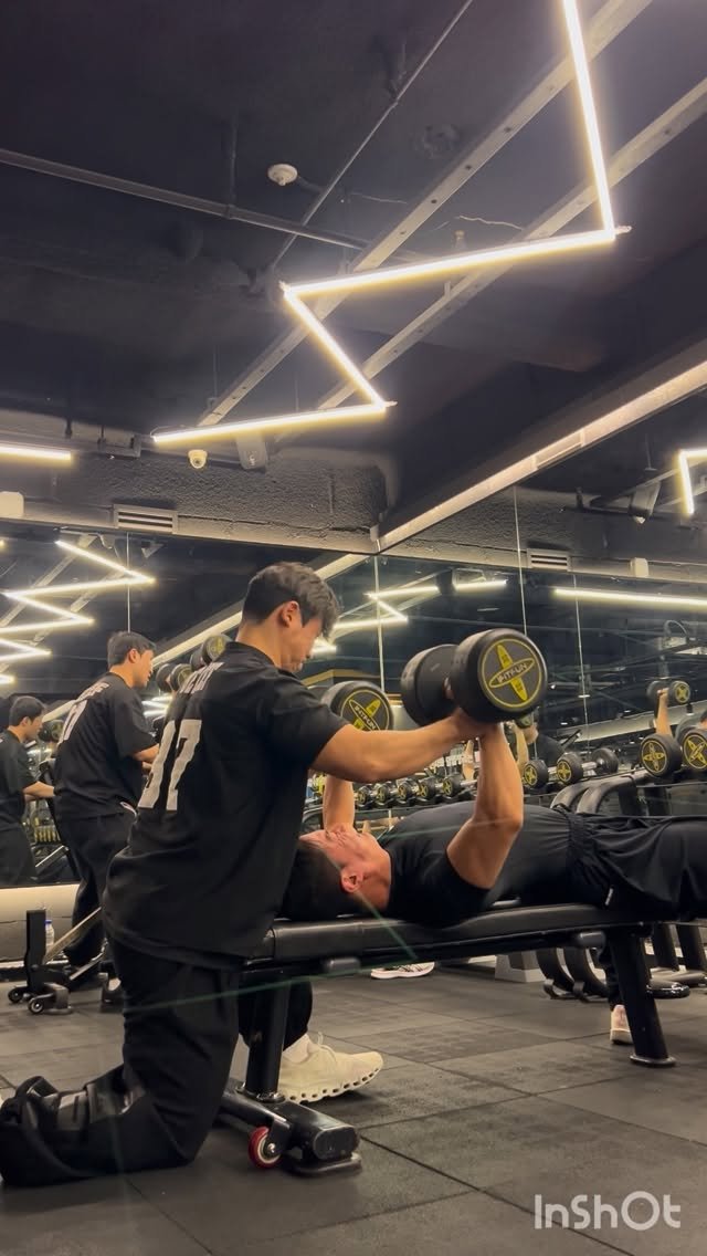 beliefgym_si 게시물 이미지: 🔥
회원님의 첫 도전 35kg 덤벨프레스
.
꼭 무게가 중요한 것은 아니라고...