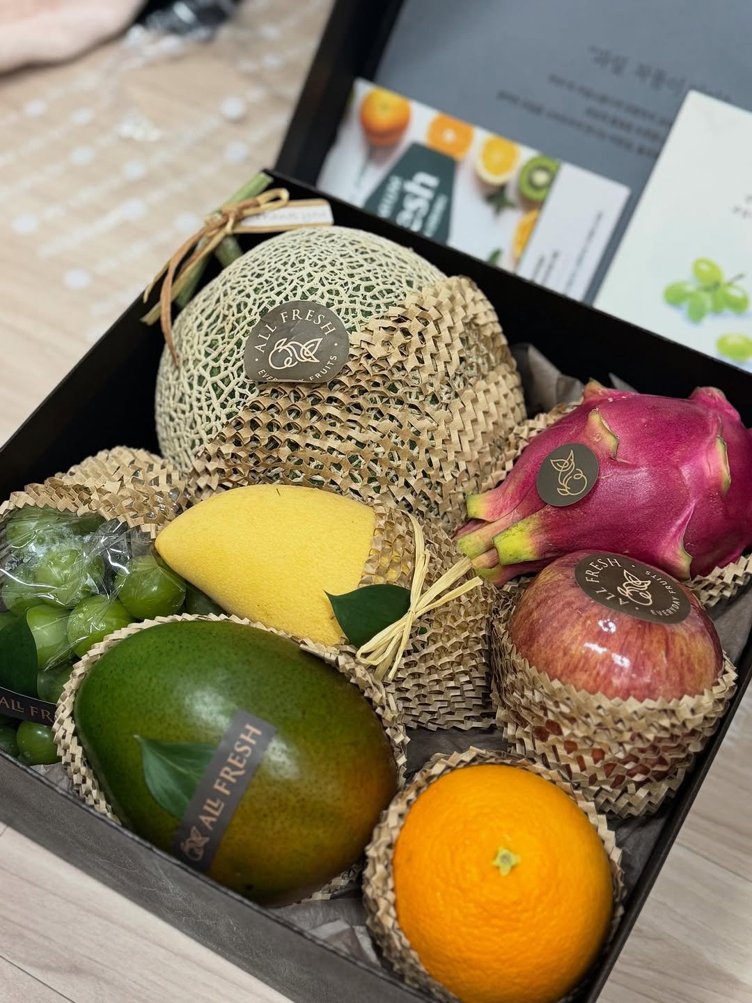 Photo by BELLELEAH on September 24, 2025. May be an image of box, cantaloupe, melon, dragon fruit, pomelo, hamper and text that says 'ភើ! ALL FRESA ESH H V ٦ FRESH FRESH'.