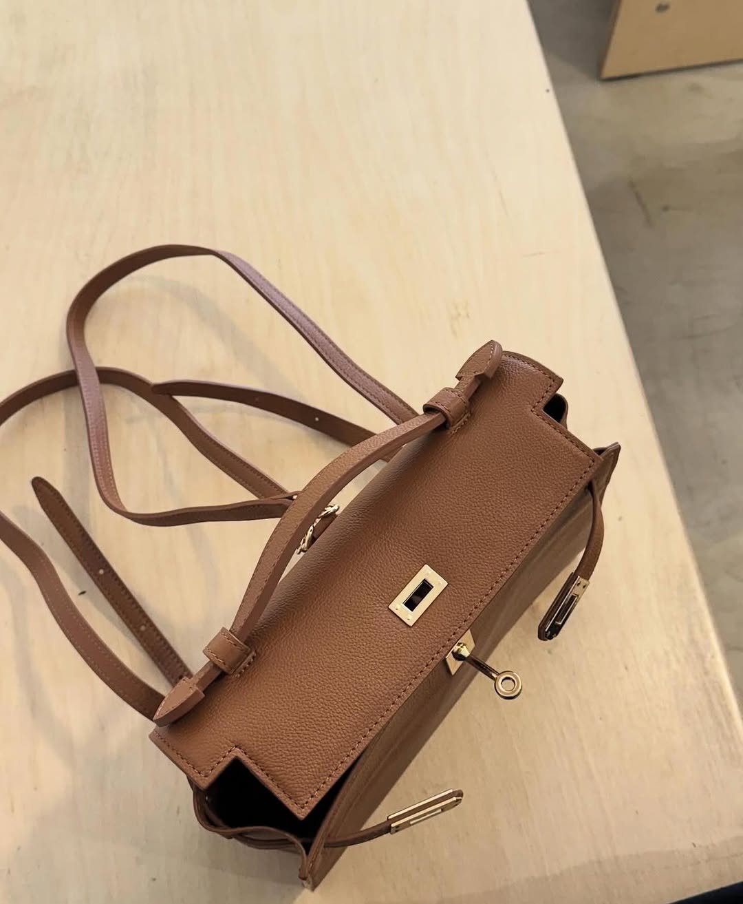 Photo by BELLELEAH on September 30, 2025. May be an image of saddle-stitched leather, leather, purse and text.