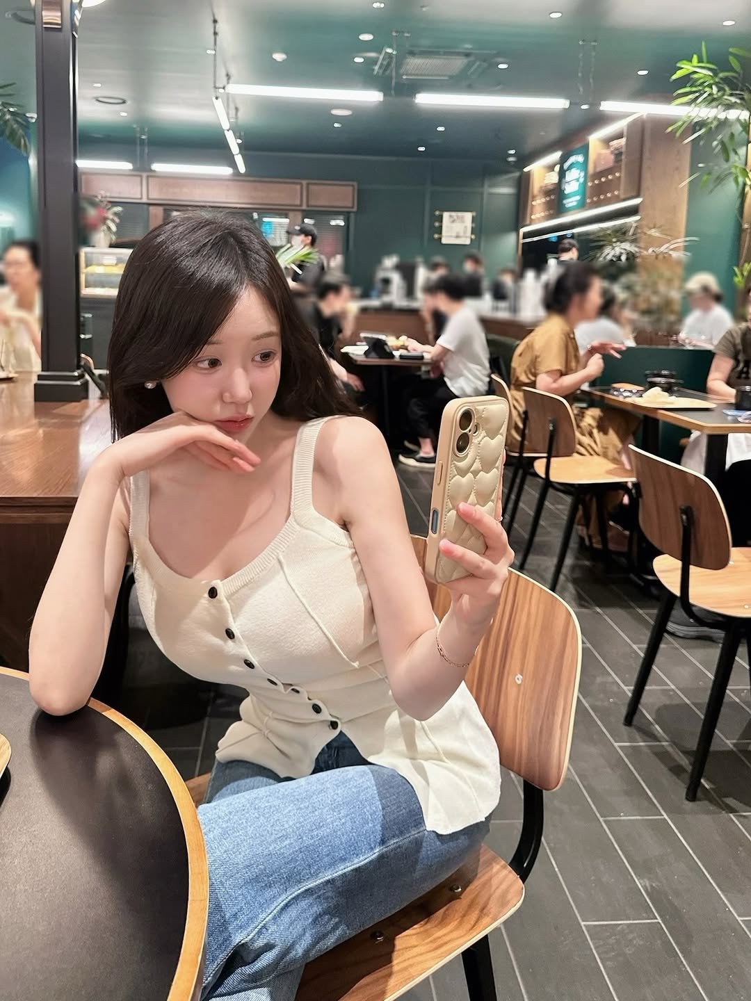 bellea___ 게시물 이미지: 벌써 목요일이햐~~
(니트 요건 재고가 남아서 디엠구매만 되옹 사이트에...