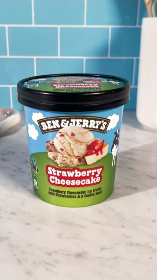 benjerryskorea 게시물 이미지: 상큼한 스트로베리의 풍미와
부드럽고 진한 치즈케이크 아이스크림이 어우러진
벤앤제리스...
