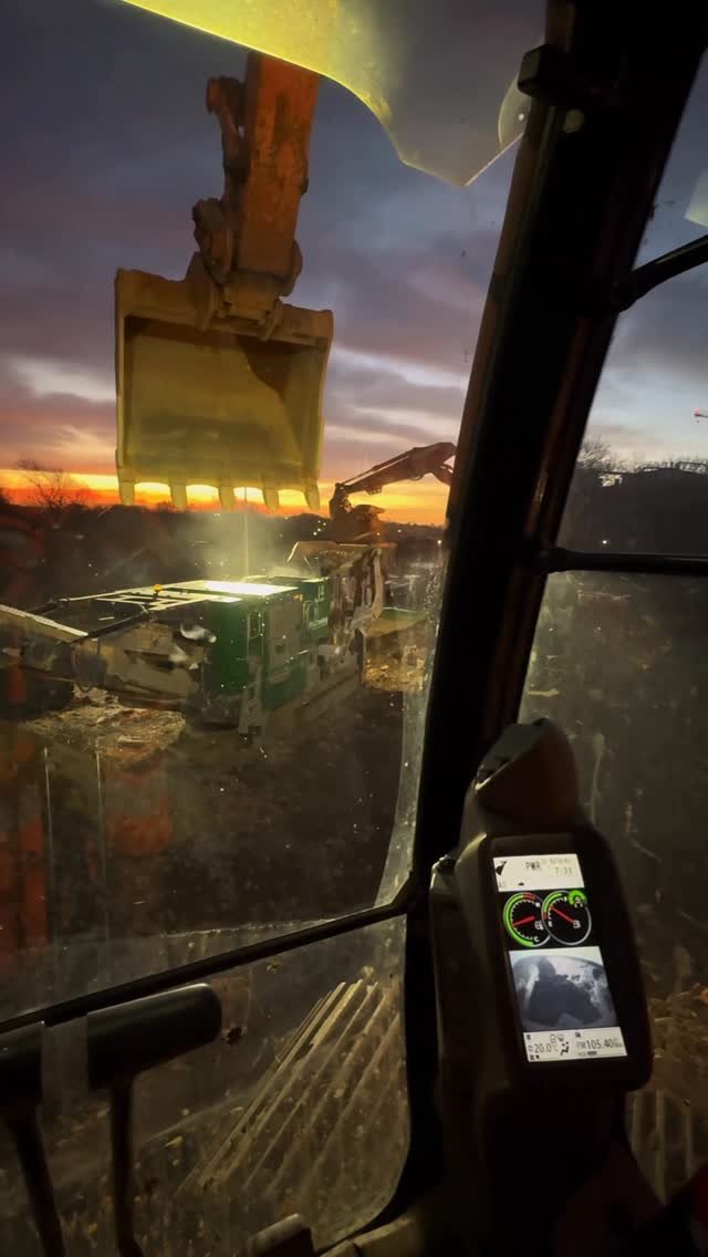 bentheoperator 게시물 이미지: Nothing beats working under a good sunset! 🌅...