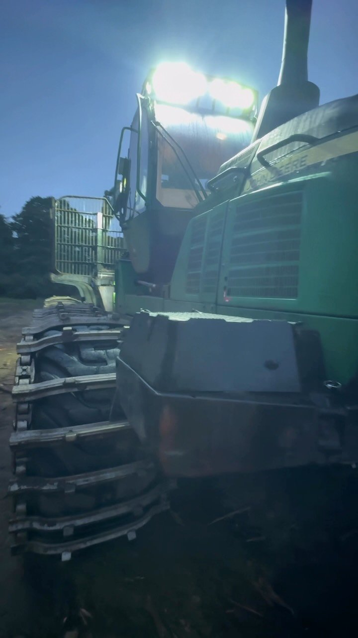 bentheoperator 게시물 이미지: The John Deere 1210 forwarder 👌🏼 

#johndeere...