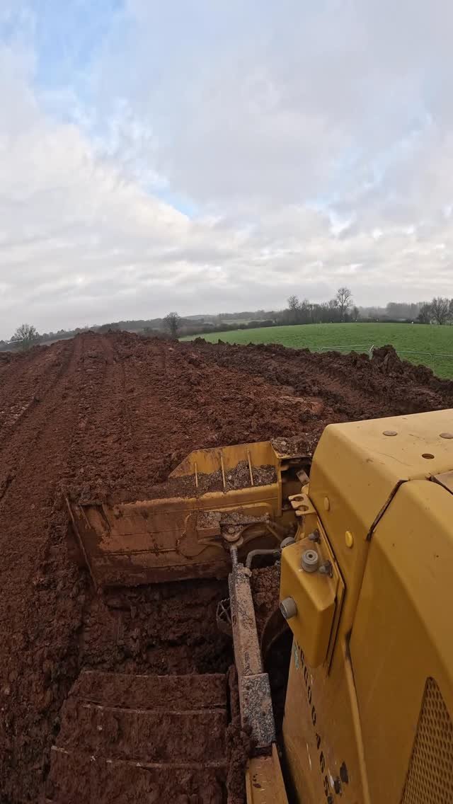 bentheoperator 게시물 이미지: Tidying up a muck heap with the CAT D6 💪🏼...