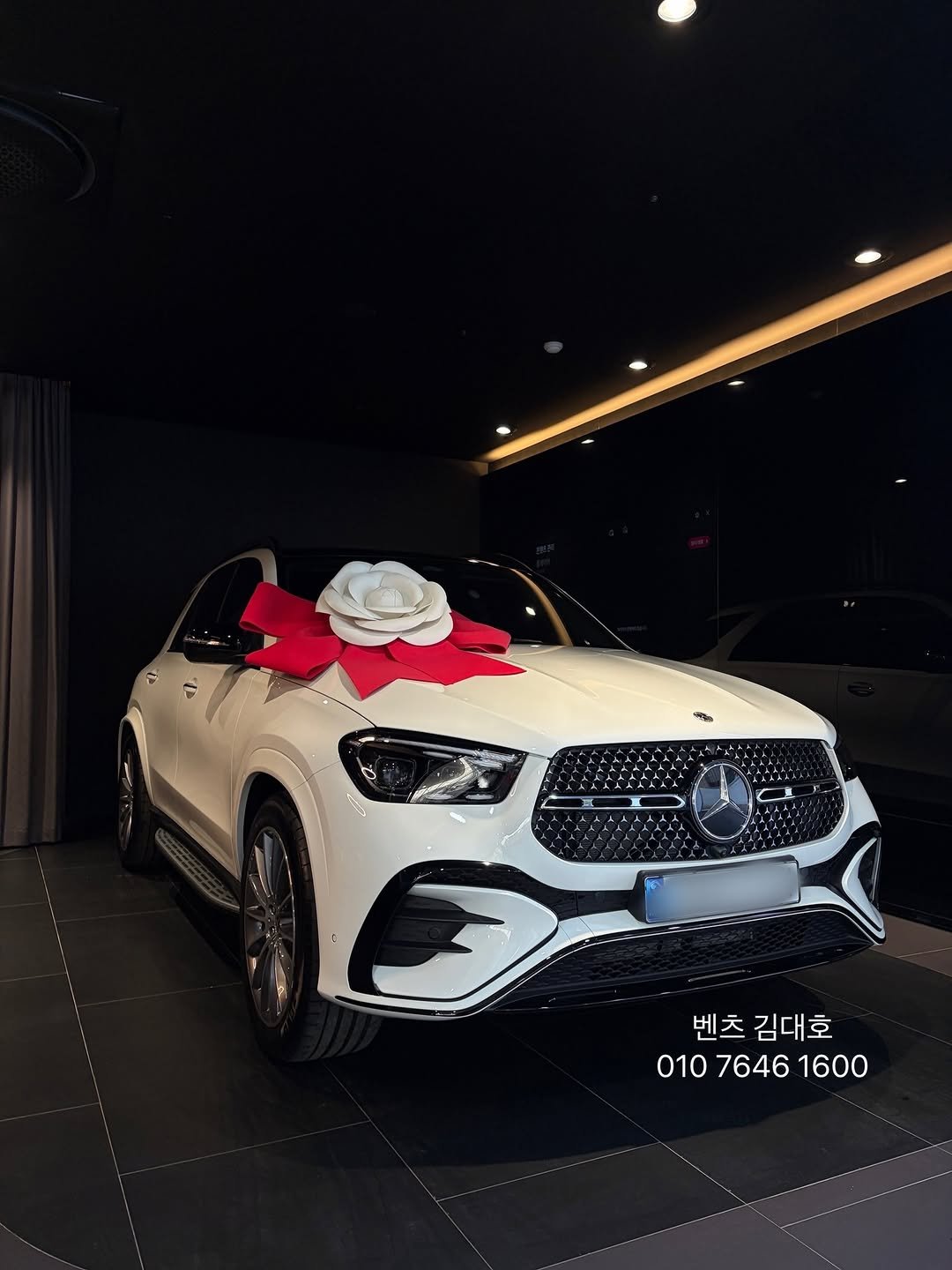 Photo by 벤츠 공식딜러 김대호 on January 19, 2026. May be an image of car, wheel and text that says 'เฟษู 벤츠 벤츠김대호 김대호 010 7646 01076461600 1600'.