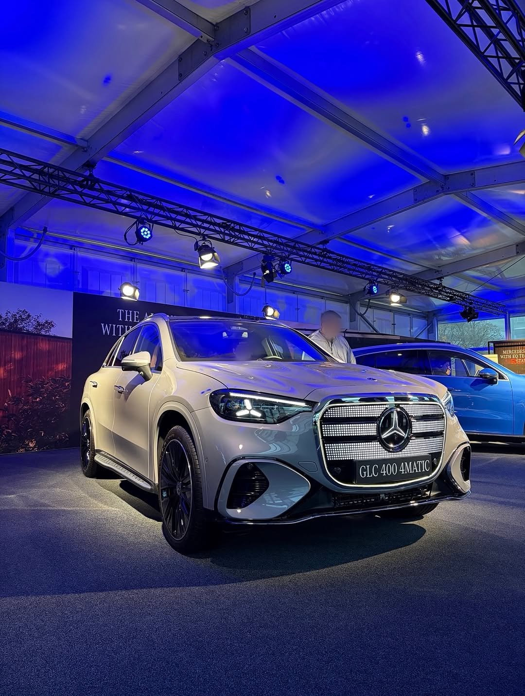 Photo by 벤츠 공식딜러 김대호 on November 15, 2025. May be an image of ‎minivan, sedan and ‎text that says '‎包 A ماصط GLC4004MATIC GLC GLC400 400 4ΜΑΤΙC‎'‎‎.