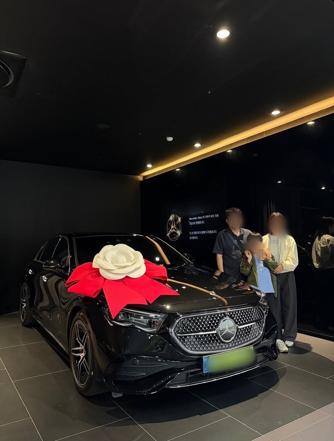 Photo by 벤츠 공식딜러 김대호 on October 28, 2025. May be an image of sedan and text.