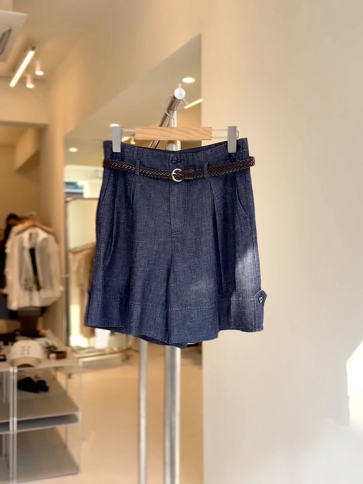 bera__official__ 게시물 이미지: • 렐리반바지

Color : 청
Size : S, M, L

S - 허리 34,...