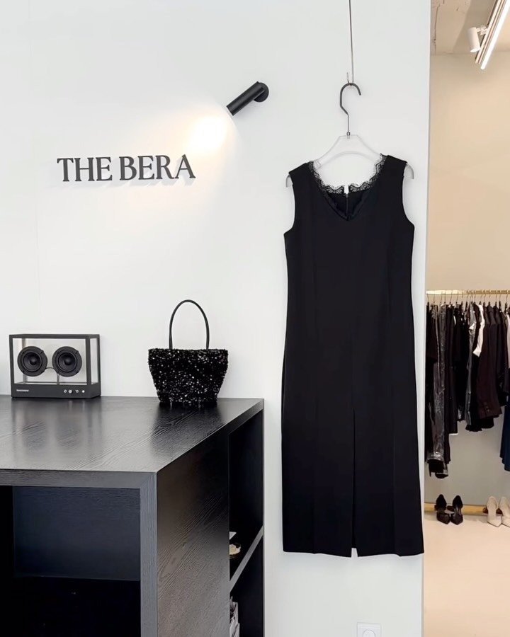 bera__official__ 게시물 이미지: • 발리 원피스

Color : 블랙
Size : M

가슴 44, 암홀 19,...
