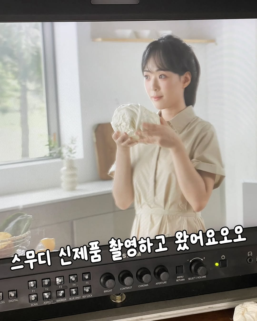 Photo by 베르베르 BERBER on August 11, 2025. May be an image of 1 person and text that says '스무디 스무디신제품 신제품 촬영하고 왔어요오오 ាេ DG DIGITAL পি BRGHT ASFECT_MACKER ASPECI MAGKEK BLJEON WENU ETURN CONTRAST KEYLOCK CHRONA APEATL VCLLME'.