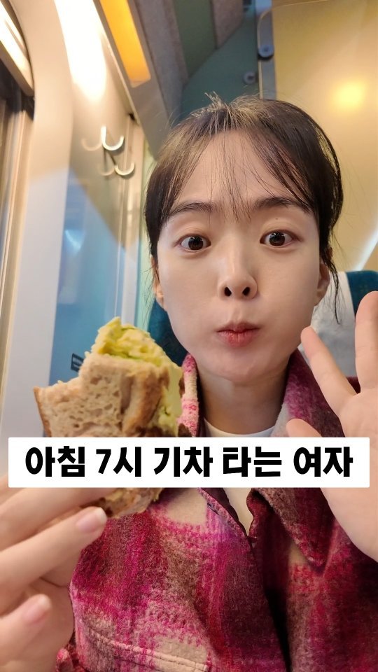 berberlog 게시물 이미지: ✨️스무디 공장 가는날 새벽 브이로그

직장생활 10년 단련돼서 그런지
아침 준비...