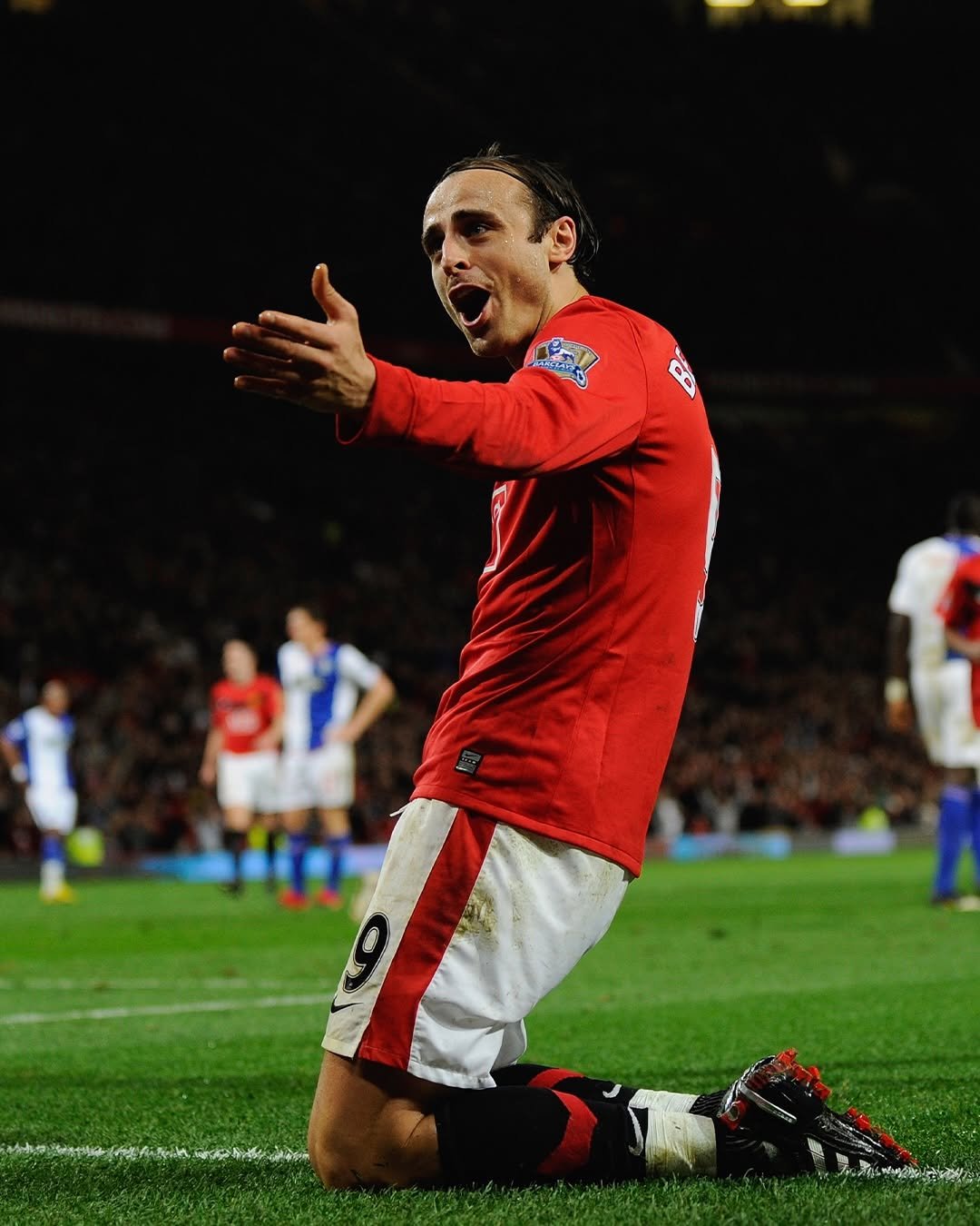 berbo9 게시물 이미지: Berbatov the magician 🪄 

The touch AND...