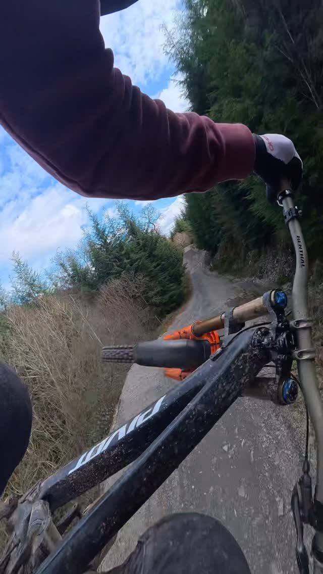 bernard_kerr 게시물 이미지: Jump onboard for Racetrack @dyfibikepark …has...