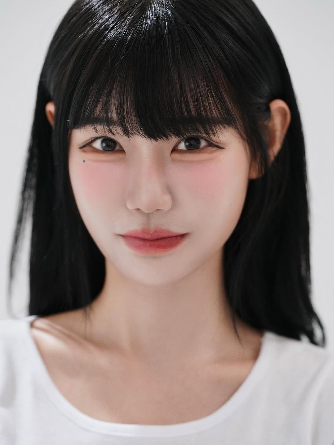 Photo shared by ✨빛베리 𝑩𝒆𝒂𝒕 𝑩𝒆𝒓𝒓𝒚✨ほしの ベリ🍓 on August 19, 2025 tagging @studio_on.da. May be a closeup of 1 person, makeup, hair and text.