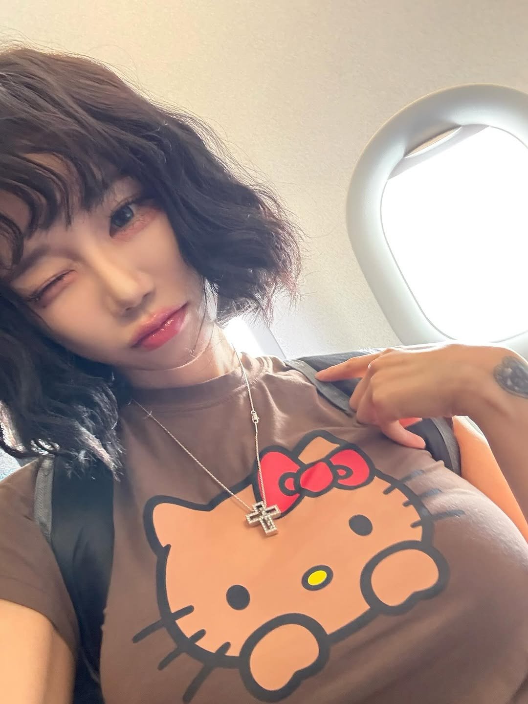 Photo by ✨빛베리 𝑩𝒆𝒂𝒕 𝑩𝒆𝒓𝒓𝒚✨ほしの ベリ🍓 on October 10, 2025. May be an image of airplane and text.