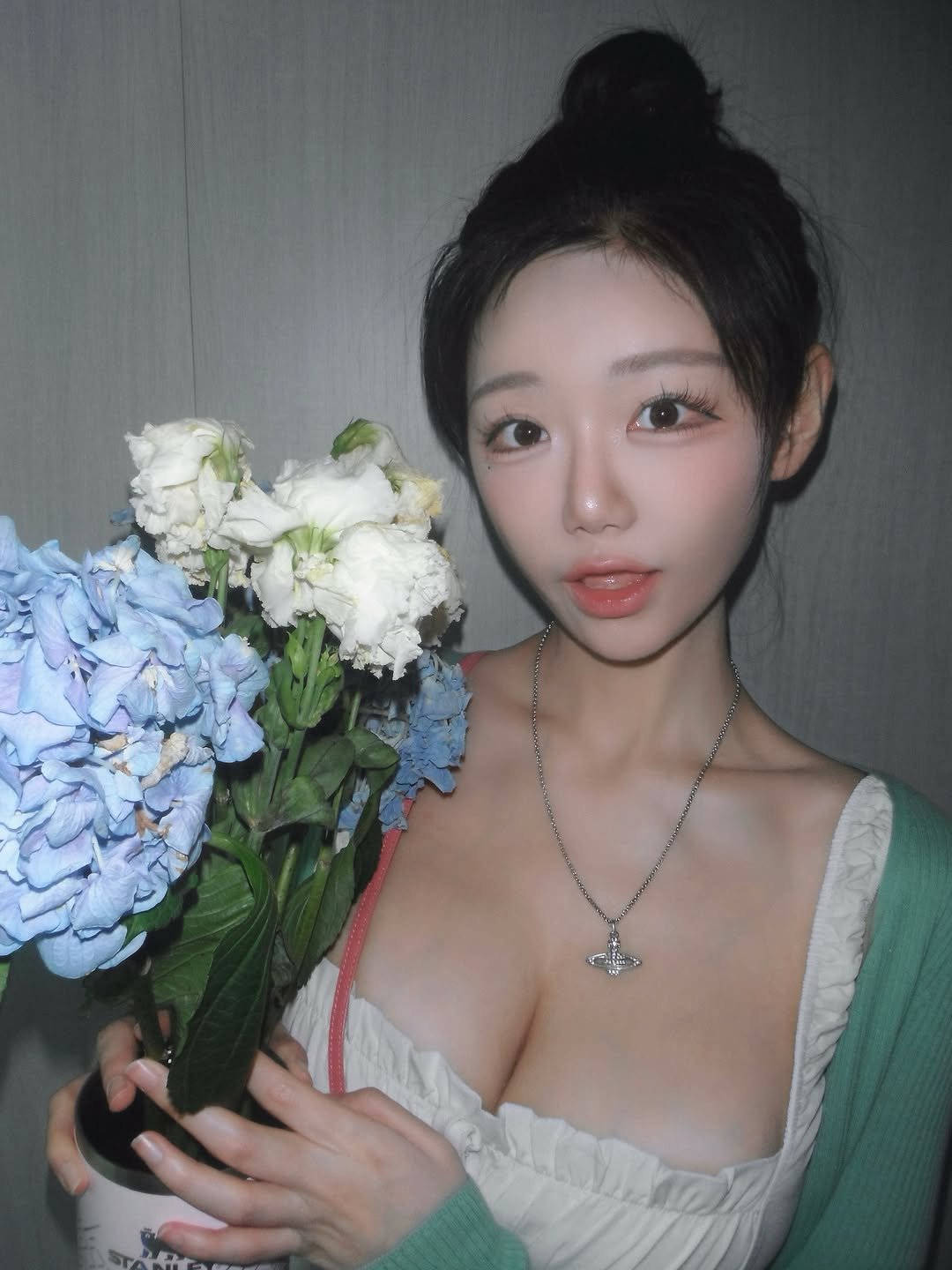 berry_3.14_official 게시물 이미지: 🌷No vase?
My Stanley got promoted to flower...