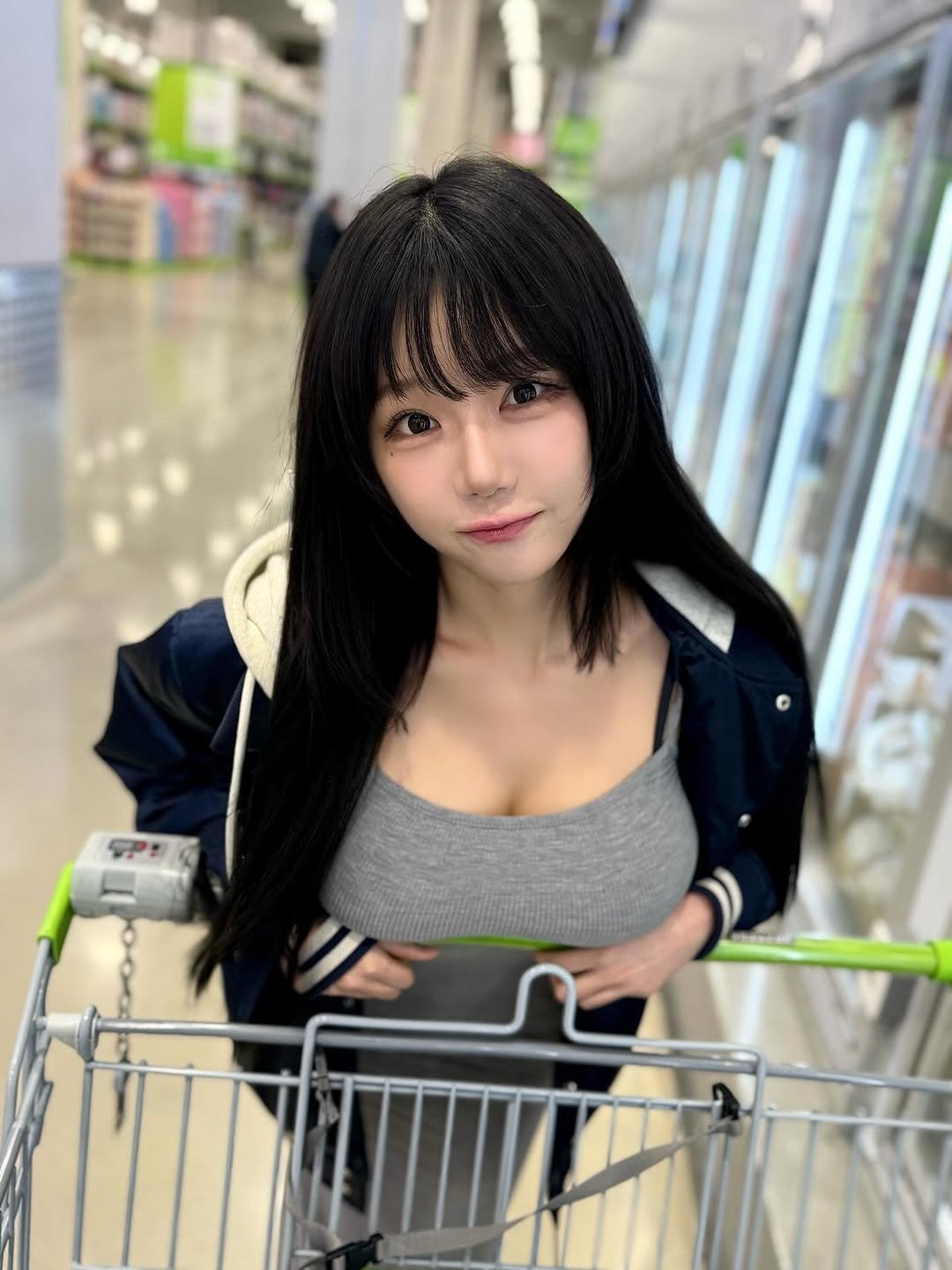 Photo by Berry on February 26, 2026. May be an image of one or more people, hair, shopping cart and text.